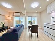 豊かな居住性と、クオリティが見事に調和した住空間は、住まうことの喜びを感じさせてくれます。