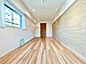 リビング/ダイニング：洗練された内装の住空間。伸びやかな空間のなかで、ゆったりとしたひとときを過ごせます。