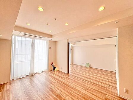 お気に入りのこの場所。いつもと変わらない週末のひととき。なんでもない朝の会話さえもとっておきの時間。