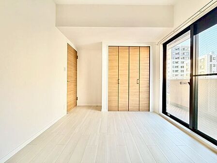 シンプル・イズ・ベストが基本。プレーンな空間を自分好みに。いつまでも快適に暮せる住まいへ。