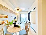 太陽の恵みを一気に受けた明るくあたたかいお住まい。吹きぬける風を感じながら爽やで風通しの良い暮らし。