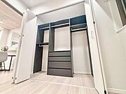 充分な収納スペースを確保。居室内に余計な家具を置く必要がなく、シンプルですっきりとした暮らしが実現。
