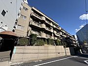 明るさとぬくもりを感じる、落ち着いた佇まい。ずっと色あせない、愛情の持てる外観。