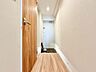 玄関：心も体もあたたまる、ほっとしたひとときをこの部屋ですごしてみませんか。