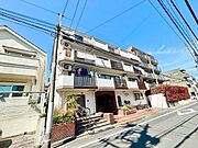 いくつもの季節が過ぎ去り、人々の想い出を見守り続けて来た本邸宅。人生を楽しむための住まいになりました。