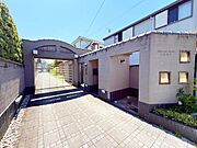 エントランスは、まさに顔となる場所。満ち足りたプライベートシーンへと誘う気品があります。