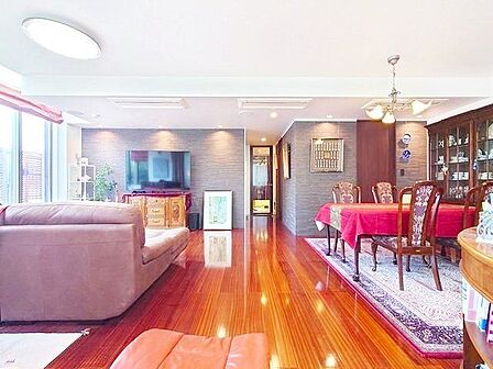 豊かな居住性と、クオリティが見事に調和した住空間は、住まうことの喜びを感じさせてくれます。