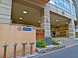 港区立小中一貫教育校御成門学園御成門小学校 750m
