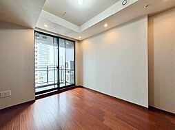 一日の疲れをいやしてくれる主寝室。時を忘れて過ごす場所として過ごせるお部屋。