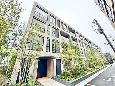 外観：高貴な雰囲気を纏う外観。クオリティを追求した快適な空間が住まう方の心を満たす。
