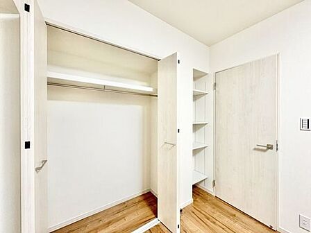 各部屋を最大限に広く使って頂ける様、全居住スペースに収納付。プライベートルームはゆったりと快適に。