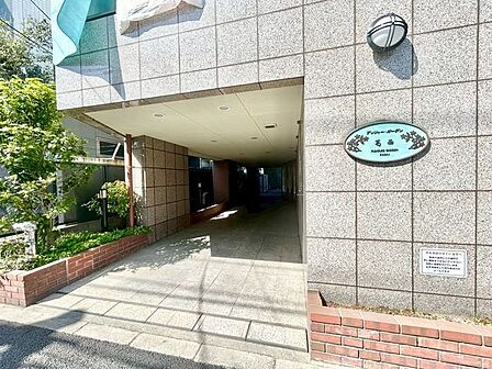 街の環境と住む人の暮らしを第一に考え、そこでしかできないエントランスを作り出されたこだわり。