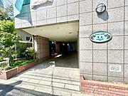 街の環境と住む人の暮らしを第一に考え、そこでしかできないエントランスを作り出されたこだわり。