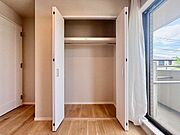 充分な収納スペースを確保。居室内に余計な家具を置く必要がないので、シンプルですっきりとした暮らし。