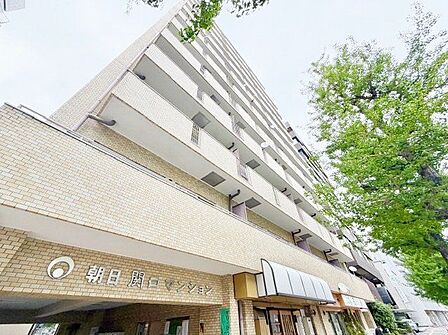 休日にショッピングを愉しんだり、美味しいものを食べたり、そんな彩りある暮らしが享受できる立地。