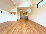 洗練されたデザインと機能性が織りなすこだわりの住空間。ゆったりとした時間をお過ごしください。