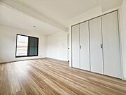リビングで楽しく過ごした後はプライベートな時間を満喫。静かな環境でリラックスタイムをお過ごし下さい。