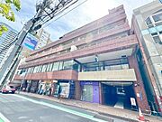 陽射しを受けて輝く時間、街灯に照らし出される夕暮れ時。様々なシーンで違った表情を見せてくれます。