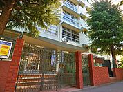 渋谷区立原宿外苑中学校 1300m
