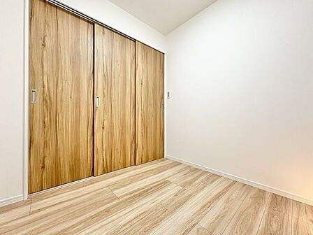 過ぎ行く時間をゆったりと感じることができる落ち着いたお部屋。静かな環境でリラックスタイムを。