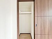 ゆとりの広さを備えたウォークインクローゼット。