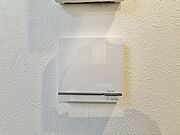 床暖房はお部屋全体をぽかぽか暖めてくれ、空気が乾燥しないので喉にも優しいです。
