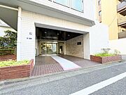街の環境と住む人の暮らしを第一に考え、そこでしかできないエントランスを作り出されたこだわり。