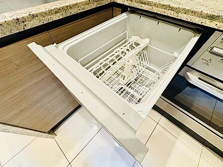 ビルトイン食洗機は、節水や節電機能も充実して家事の手助けをしてくれます。