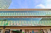 JR新宿駅 650m