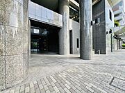 格調高いデザイン性を持つエントランスは、住む方のプライドを満たすクオリティ。