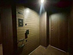 玄関はお家の顔としてすっきりとした素敵な空間に。印象のよい玄関は爽やかな住まいへの入り口です。