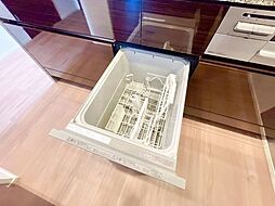 食器を洗っている間にお掃除など、様々なシーンで家事の時短に役立つビルトイン食洗機。