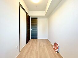 過ぎ行く時間をゆったりと感じることができる落ち着いたお部屋。プライベートな時間を満喫できます。