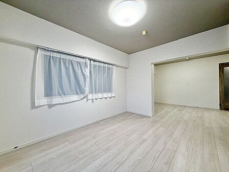 壁紙や設備の使用感、天井の高さなど、写真では伝えられないポイントを実際に現地でチェックしてください。