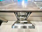 食器を洗っている間にお掃除など、様々なシーンで家事の時短に役立つビルトイン食洗機。