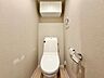 トイレ：毎日使う場所だからこそ、使い勝手を考慮しました。落ち着いた空間で安らぎのひとときを。