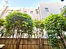 その他：周囲の建物が遮ることで、日差しや風の影響が少なく快適です。
