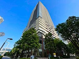 環境に調和した気品漂う外観。落ち着きのある上質な空間へといざないます。