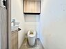 トイレ：トイレはシャープでシンプルなデザイン。毎日使う場所だからこそ、使い勝手を考慮しました。