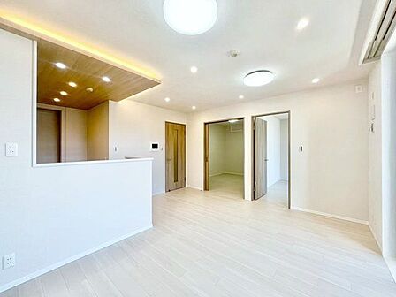 心地よさを纏う、美しいリノベーション空間です。