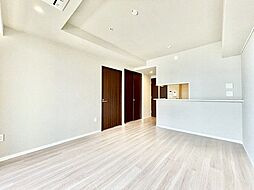 豊富な収納を備えた贅沢な住空間。お気に入りのアイテムで満たしてください。