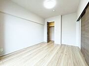 インテリアを合わせやすい飽きのない空間。お気に入りのアイテムで満たしてください。