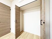 お部屋には充分な収納スペースをご用意。自分だけの空間を作り上げることができます。