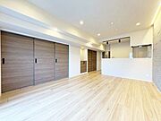 美しい住まいへとリノベーション。随所にこだわりを感じる内装です。