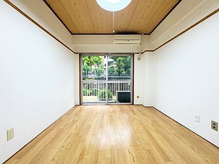 一日の疲れをいやしてくれる主寝室。時を忘れて過ごす場所として過ごせるお部屋。