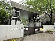 千代田区立麹町小学校 250m