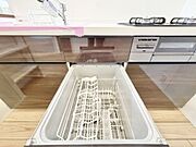 便利な食洗機をご用意。家事の時間を短縮して、家族との時間を過ごすことが出来ますね。