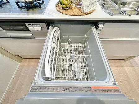 ビルトイン食洗機は作業スペースが広く使え、節約効果もあり、家事の時短にもなります。