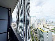 都会ならではの景色があります。時の経過とともに変わりゆく都市空間の中で、バルコニーからの眺めが住まう方への贈り物となります。