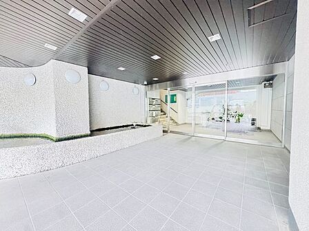 帰宅されるご家族や、訪れる方を優しく迎える・安らぎに満ちた生活空間を予感させてくれます。